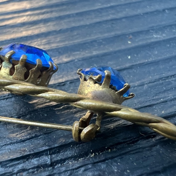 Vintage Blue Crystal Brooch Pin SIGNED AUSTRIA Rhinestone Woven Brass Prong Set - Picture 9 of 14